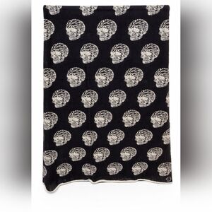 Alexander McQueen Skull Print Scarf – Black/Ivory – Made in Italy